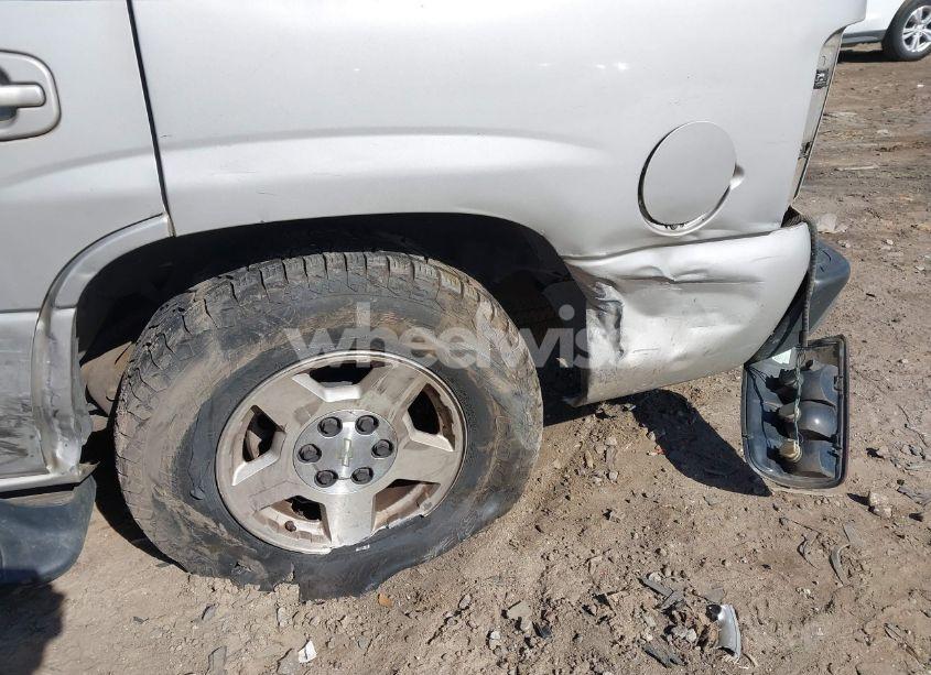 Photo 6 of 2004 Chevrolet Tahoe LT (VIN 1GNEC13Z54J242254)