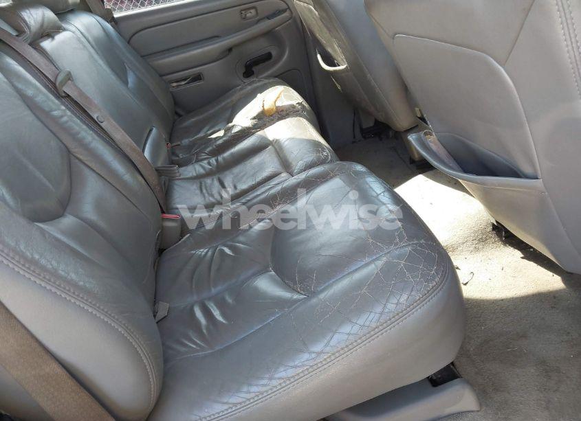 Photo 8 of 2004 Chevrolet Tahoe LT (VIN 1GNEC13Z54J242254)