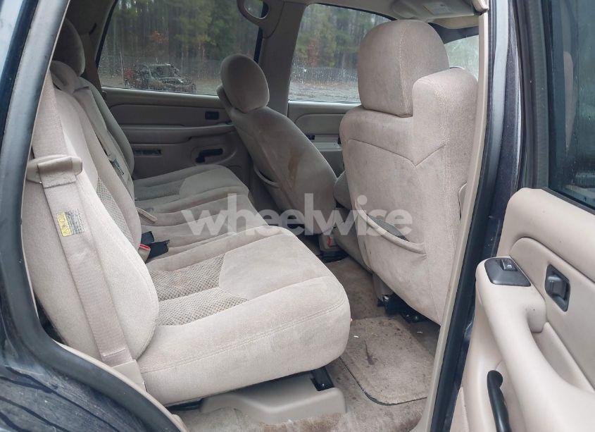 Photo 8 of 2004 Chevrolet Tahoe LS (VIN 1GNEC13Z54R177164)