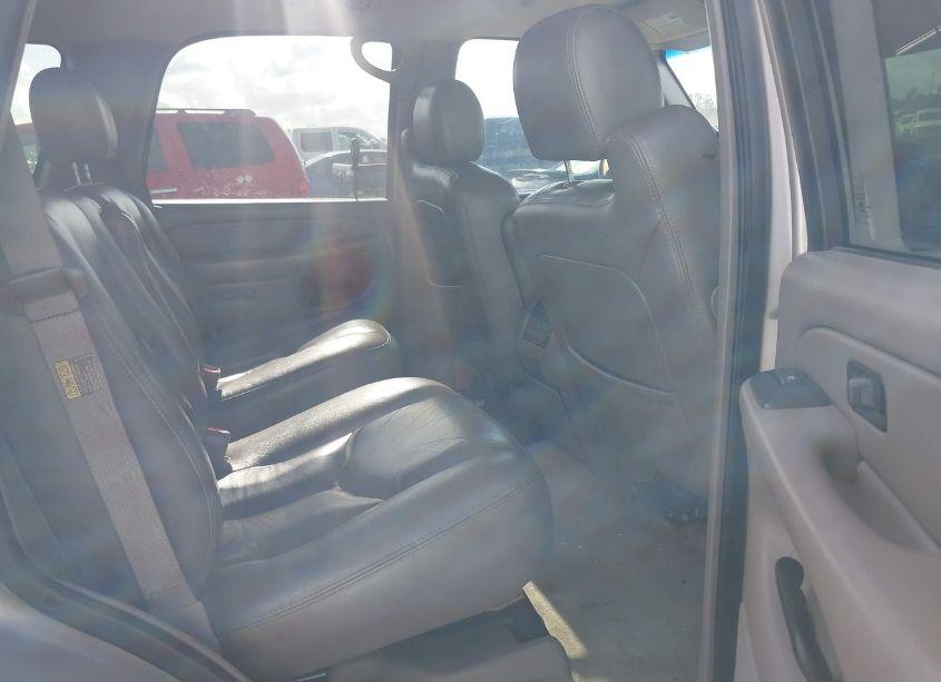 Photo 8 of 2004 Chevrolet Tahoe LT (VIN 1GNEC13Z54R256818)