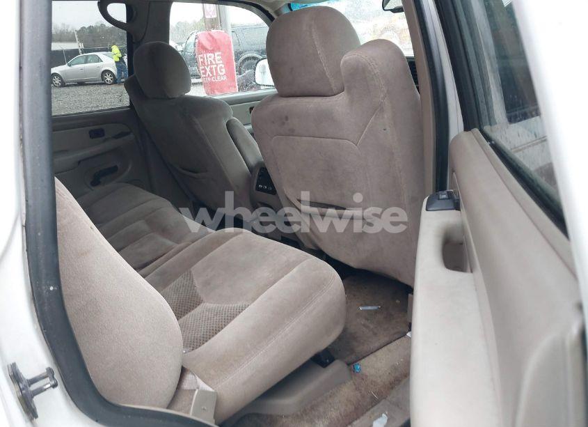 Photo 8 of 2003 Chevrolet Tahoe LS (VIN 1GNEC13Z63J126611)