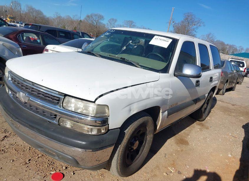 Photo 2 of 2003 Chevrolet Tahoe LS (VIN 1GNEC13Z63R140932)