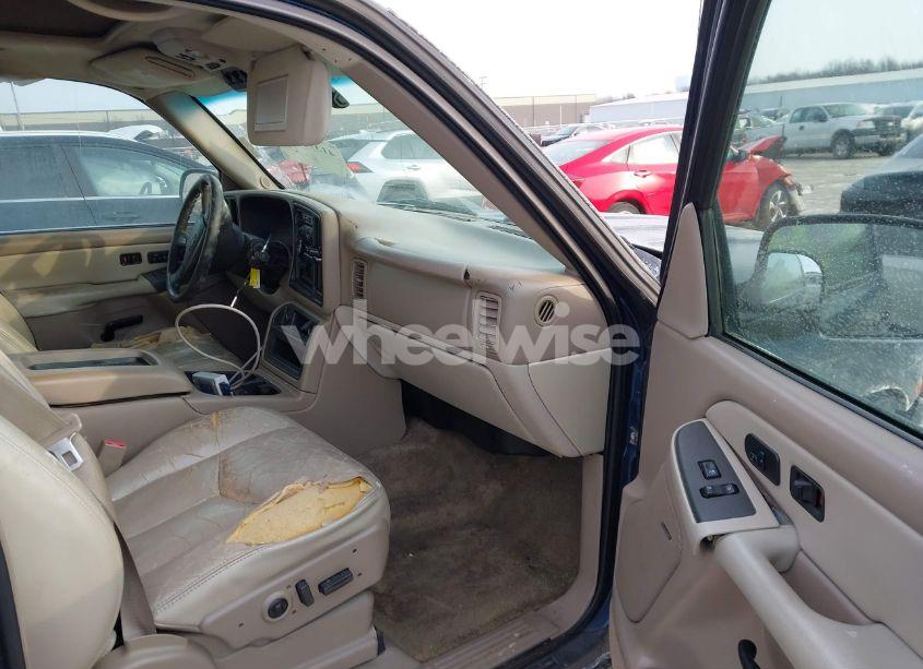 Photo 5 of 2003 Chevrolet Tahoe LT (VIN 1GNEC13Z63R182212)