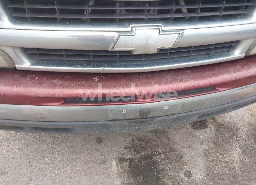 Photo 6 of 2003 Chevrolet Tahoe LT (VIN 1GNEC13Z63R223311)