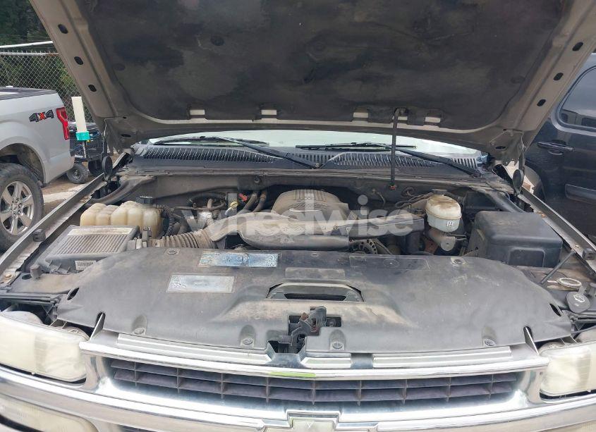 Photo 10 of 2003 Chevrolet Tahoe LT (VIN 1GNEC13Z63R260861)