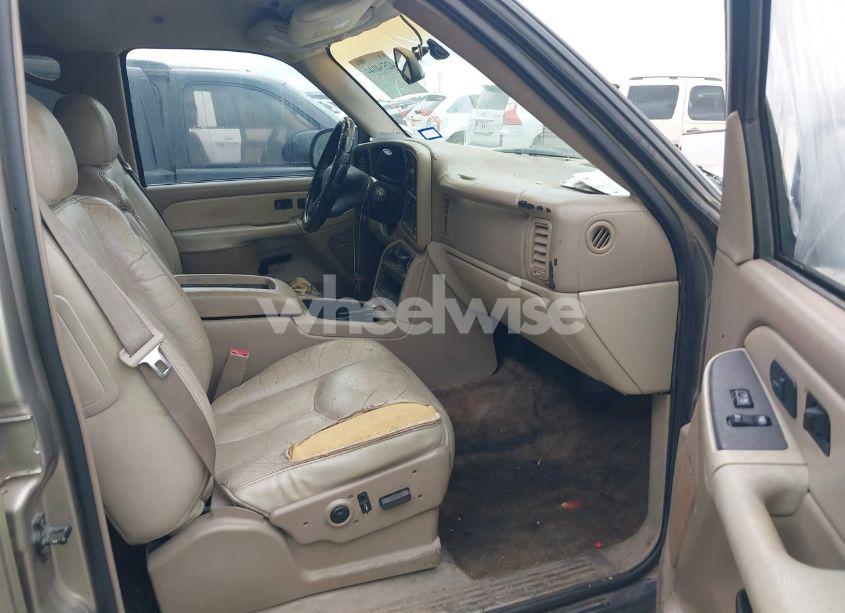 Photo 5 of 2003 Chevrolet Tahoe LT (VIN 1GNEC13Z63R260861)