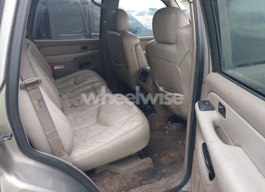 Photo 8 of 2003 Chevrolet Tahoe LT (VIN 1GNEC13Z63R260861)