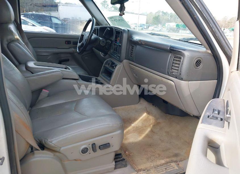 Photo 5 of 2004 Chevrolet Tahoe LT (VIN 1GNEC13Z64J254560)