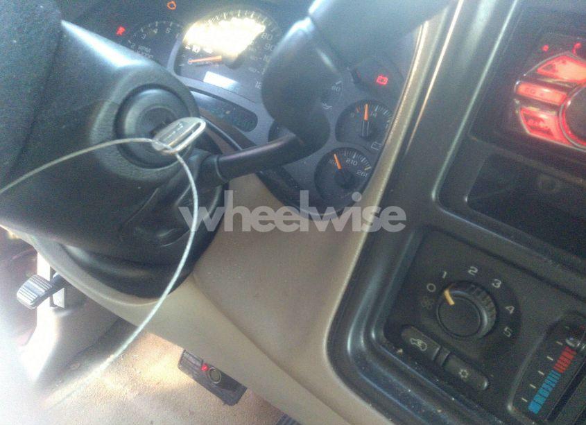 Photo 11 of 2004 Chevrolet Tahoe LS (VIN 1GNEC13Z64J269317)