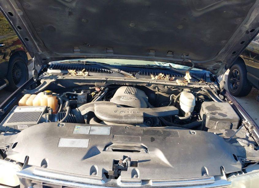 Photo 10 of 2004 Chevrolet Tahoe LT (VIN 1GNEC13Z64R161037)