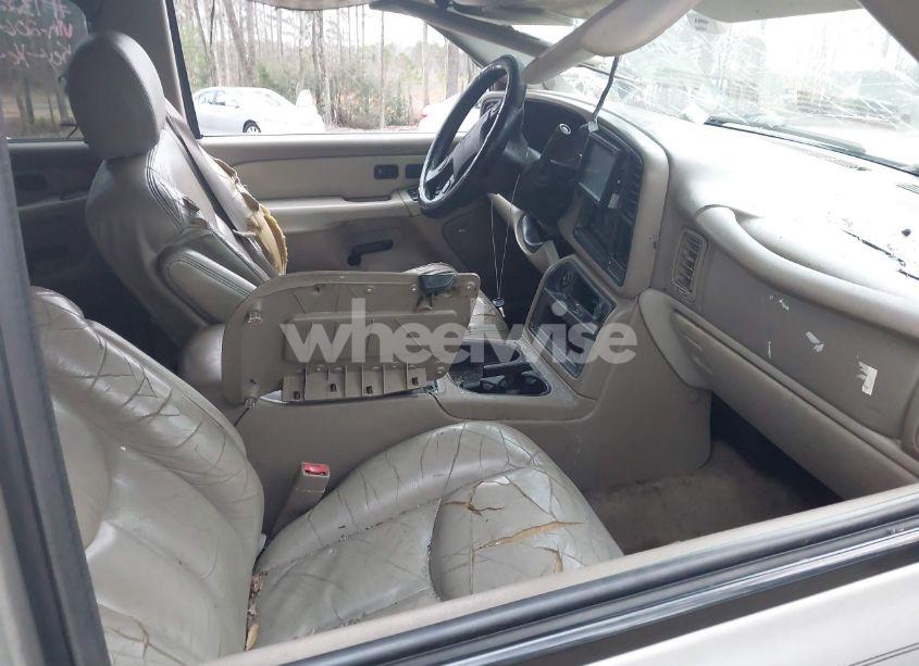 Photo 5 of 2003 Chevrolet Tahoe LT (VIN 1GNEC13Z73J206953)