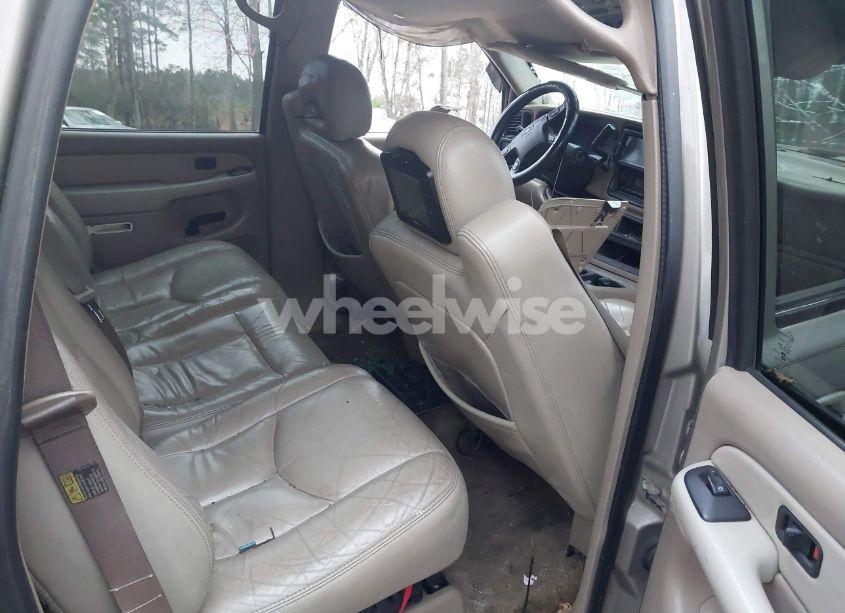 Photo 8 of 2003 Chevrolet Tahoe LT (VIN 1GNEC13Z73J206953)