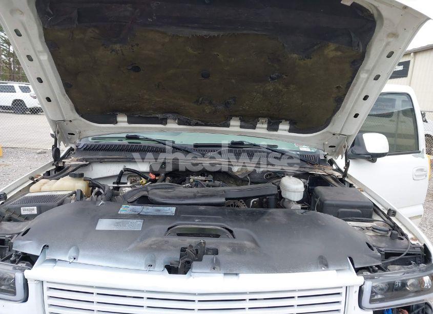 Photo 10 of 2003 Chevrolet Tahoe LT (VIN 1GNEC13Z73R126800)