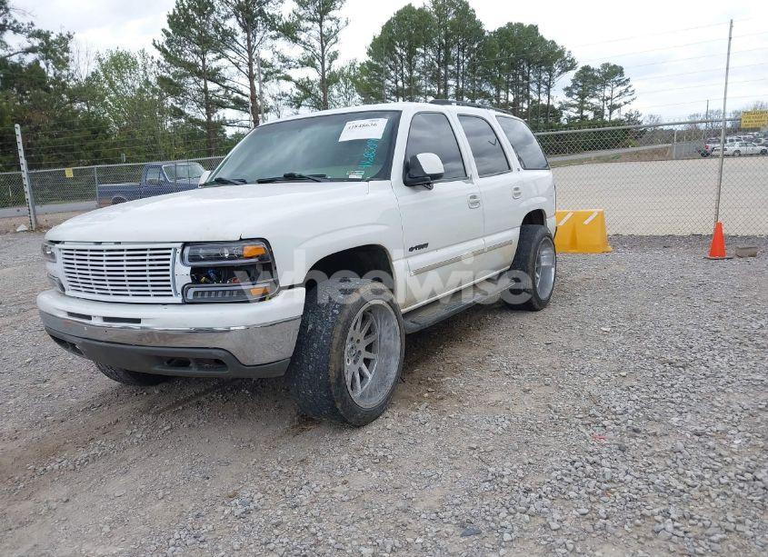 Photo 2 of 2003 Chevrolet Tahoe LT (VIN 1GNEC13Z73R126800)
