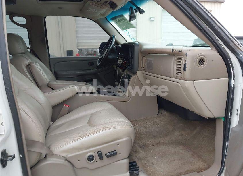 Photo 5 of 2003 Chevrolet Tahoe LT (VIN 1GNEC13Z73R126800)