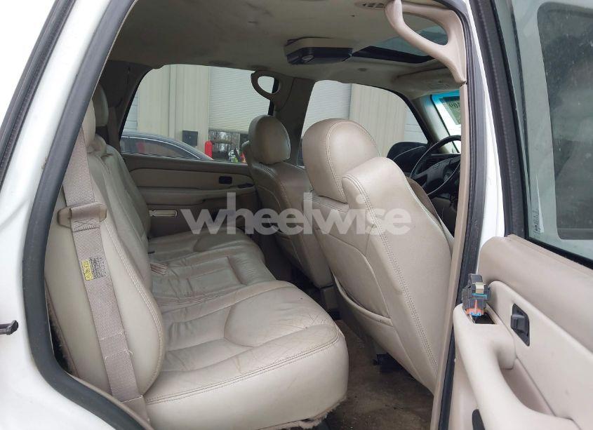 Photo 8 of 2003 Chevrolet Tahoe LT (VIN 1GNEC13Z73R126800)