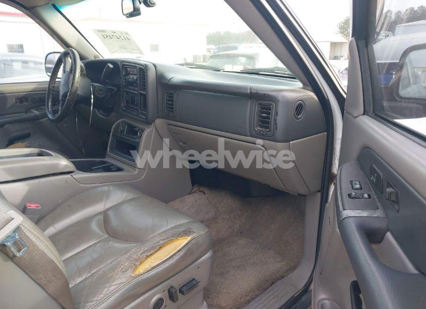 Photo 5 of 2003 Chevrolet Tahoe LT (VIN 1GNEC13Z73R188794)