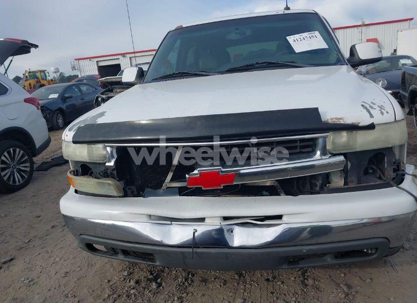 Photo 6 of 2003 Chevrolet Tahoe LT (VIN 1GNEC13Z73R188794)