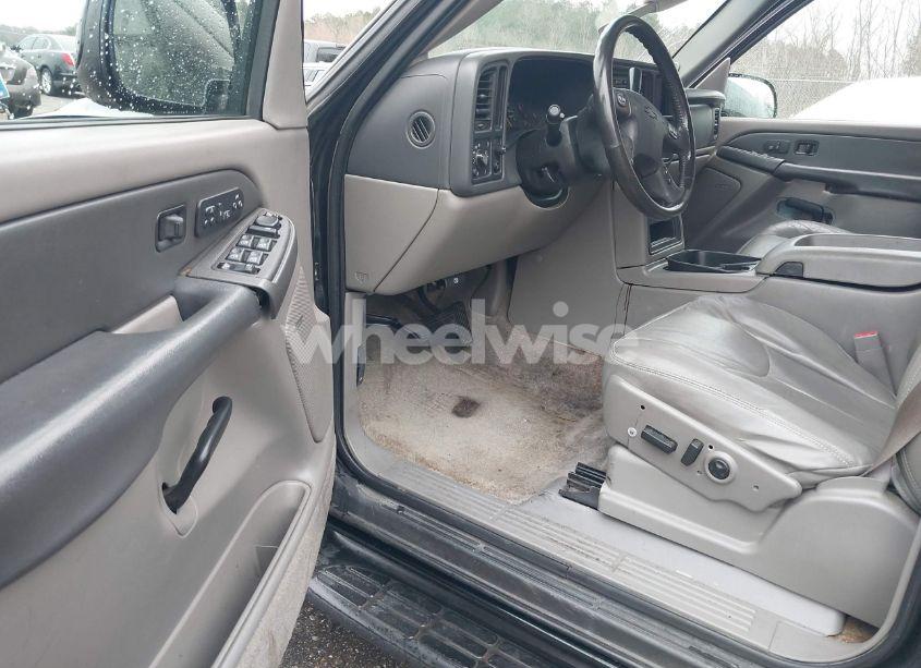 Photo 5 of 2003 Chevrolet Tahoe LT (VIN 1GNEC13Z73R243308)