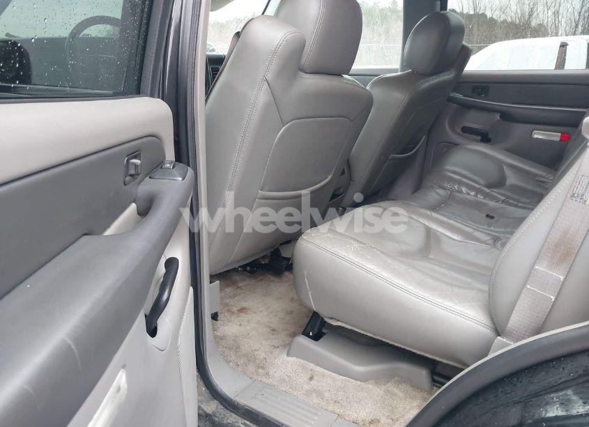 Photo 8 of 2003 Chevrolet Tahoe LT (VIN 1GNEC13Z73R243308)