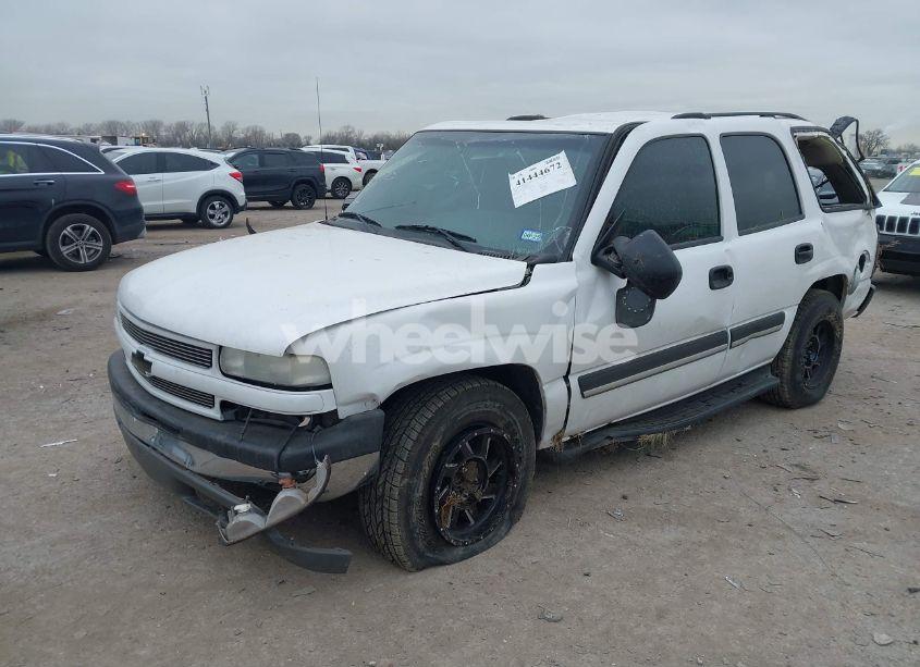 Photo 2 of 2004 Chevrolet Tahoe LS (VIN 1GNEC13Z74R313844)