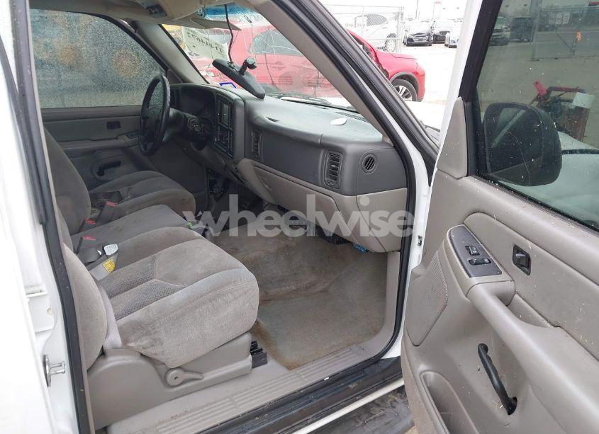 Photo 5 of 2004 Chevrolet Tahoe LS (VIN 1GNEC13Z74R313844)