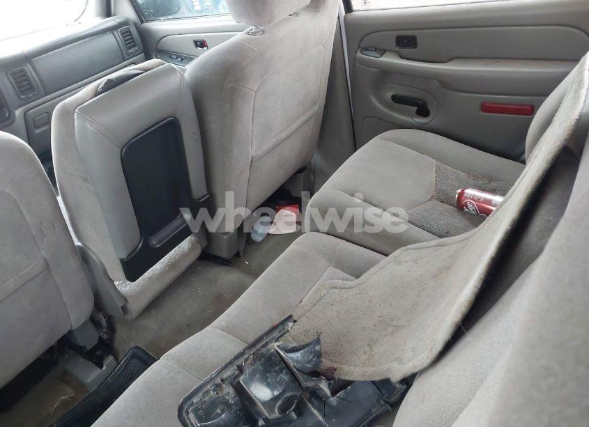 Photo 8 of 2004 Chevrolet Tahoe LS (VIN 1GNEC13Z74R313844)