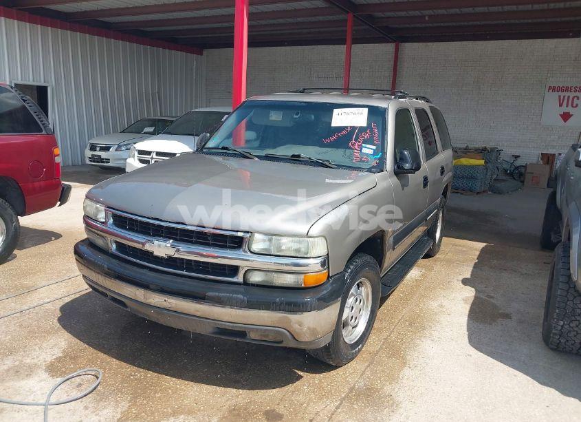 Photo 2 of 2002 Chevrolet Tahoe LS (VIN 1GNEC13Z82R259046)