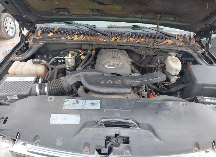 Photo 10 of 2003 Chevrolet Tahoe LT (VIN 1GNEC13Z83J302204)