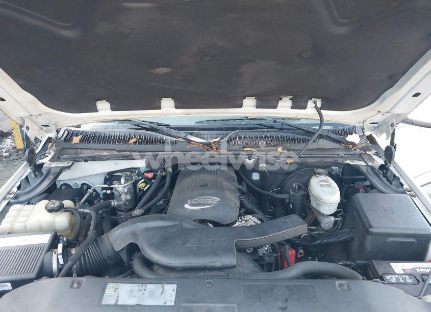 Photo 10 of 2003 Chevrolet Tahoe LT (VIN 1GNEC13Z83J321559)