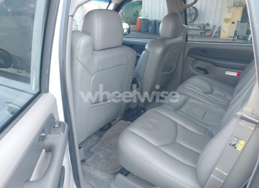 Photo 8 of 2003 Chevrolet Tahoe LT (VIN 1GNEC13Z83J321559)