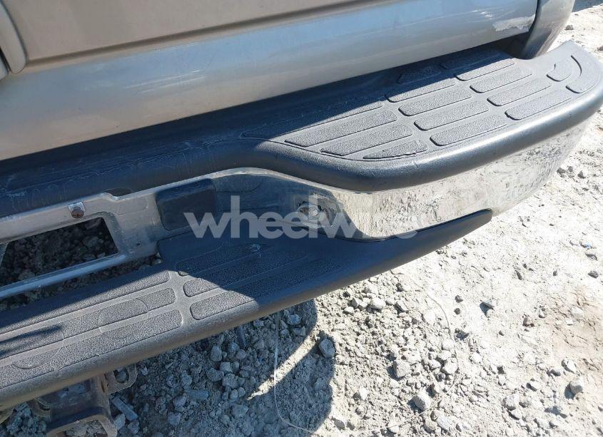 Photo 6 of 2003 Chevrolet Tahoe LT (VIN 1GNEC13Z83R192370)