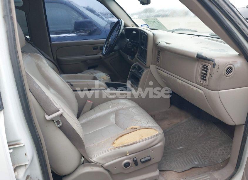 Photo 5 of 2004 Chevrolet Tahoe LT (VIN 1GNEC13Z84J275748)