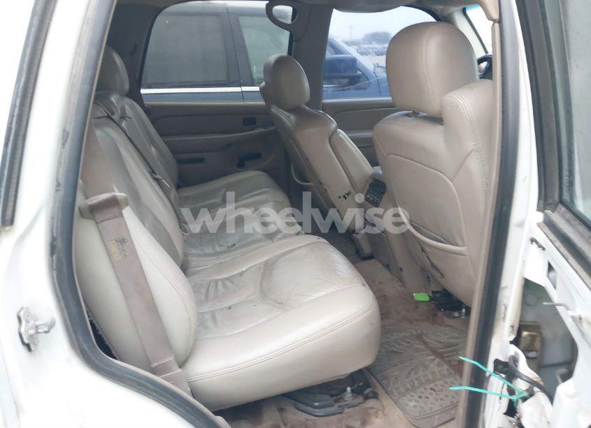 Photo 8 of 2004 Chevrolet Tahoe LT (VIN 1GNEC13Z84J275748)