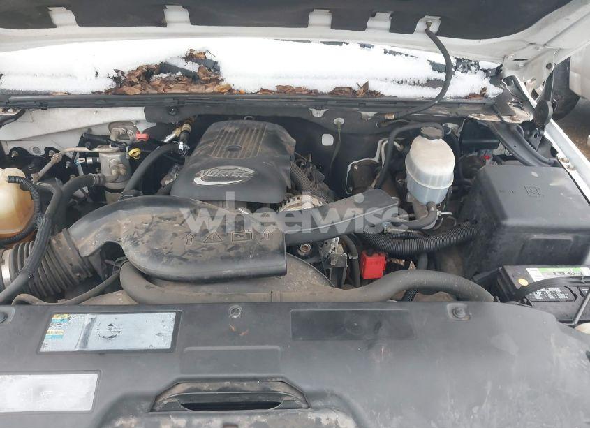 Photo 10 of 2004 Chevrolet Tahoe LT (VIN 1GNEC13Z84J313091)