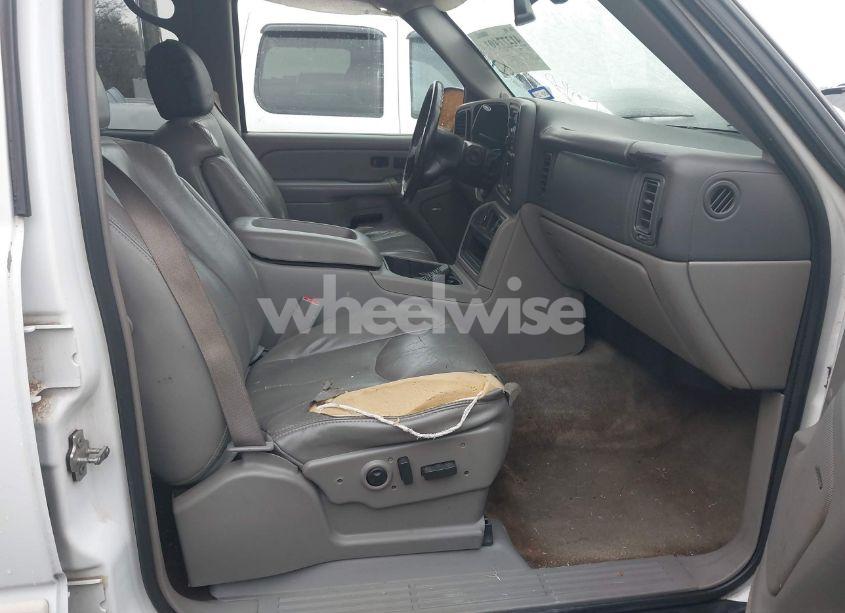 Photo 5 of 2004 Chevrolet Tahoe LT (VIN 1GNEC13Z84J313091)