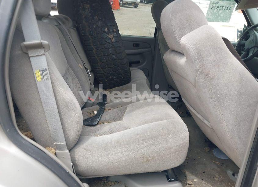 Photo 8 of 2004 Chevrolet Tahoe LS (VIN 1GNEC13Z84R284127)