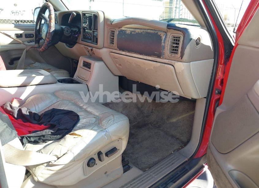 Photo 5 of 2002 Chevrolet Tahoe LT (VIN 1GNEC13Z92R171770)