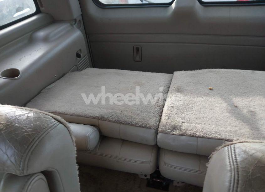 Photo 12 of 2003 Chevrolet Tahoe LT (VIN 1GNEC13Z93R107570)