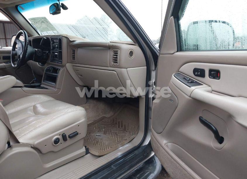 Photo 5 of 2003 Chevrolet Tahoe LT (VIN 1GNEC13Z93R238157)