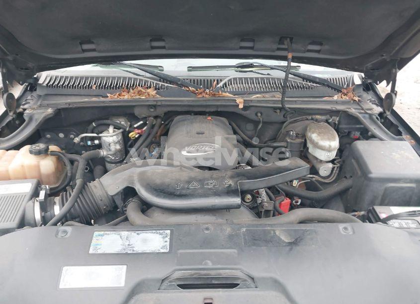 Photo 10 of 2003 Chevrolet Tahoe LT (VIN 1GNEC13Z93R296379)