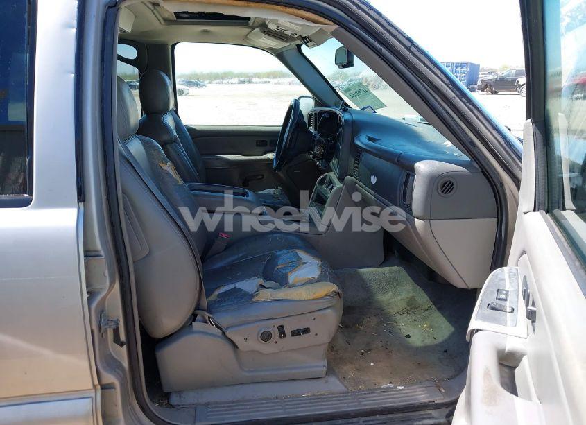 Photo 5 of 2004 Chevrolet Tahoe LT (VIN 1GNEC13Z94R203331)