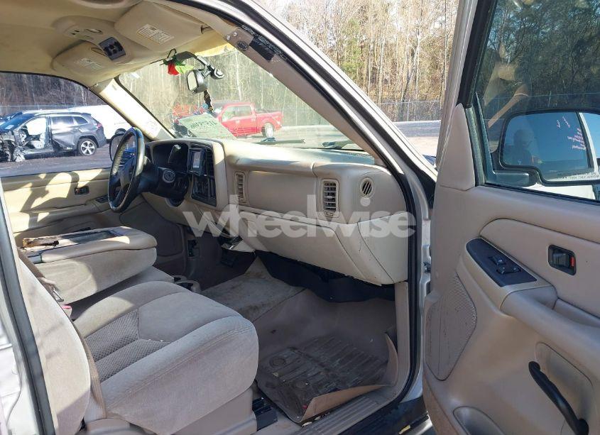 Photo 5 of 2004 Chevrolet Tahoe LS (VIN 1GNEC13Z94R253470)