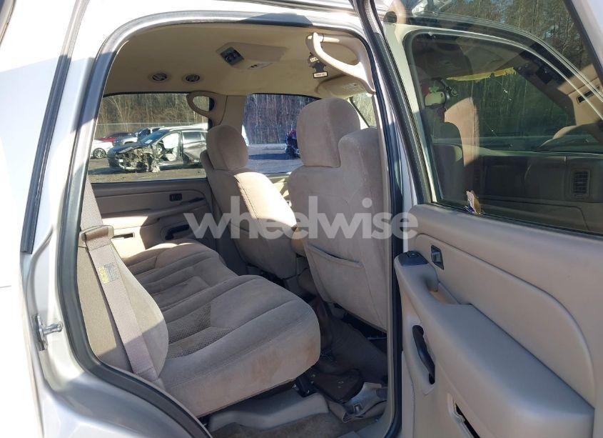 Photo 8 of 2004 Chevrolet Tahoe LS (VIN 1GNEC13Z94R253470)