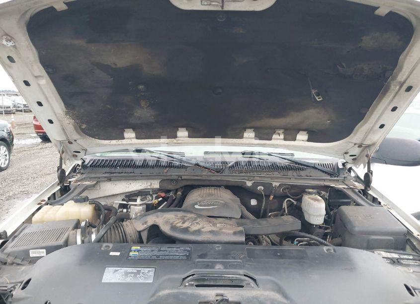 Photo 10 of 2004 Chevrolet Tahoe LS (VIN 1GNEC13Z94R265831)