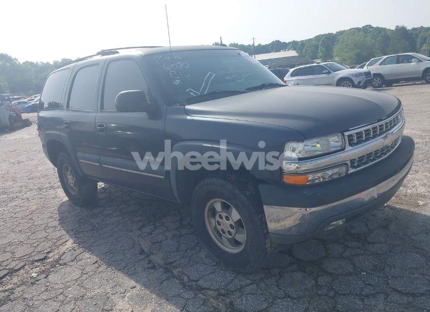 2002 Chevrolet Tahoe LT (VIN 1GNEC13ZX2R273935) main photo