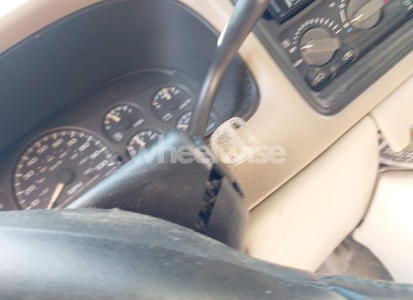 Photo 11 of 2002 Chevrolet Tahoe LT (VIN 1GNEC13ZX2R273935)