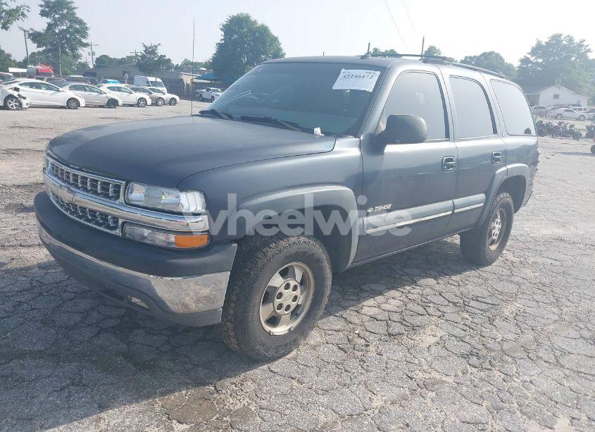 Photo 2 of 2002 Chevrolet Tahoe LT (VIN 1GNEC13ZX2R273935)