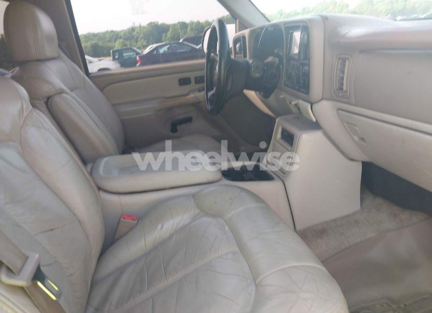 Photo 5 of 2002 Chevrolet Tahoe LT (VIN 1GNEC13ZX2R273935)