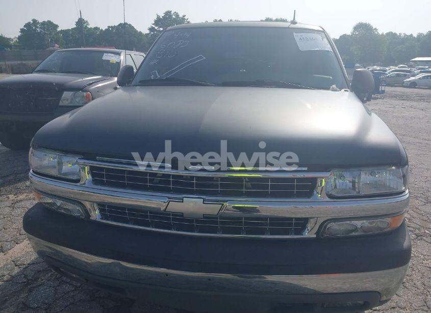 Photo 6 of 2002 Chevrolet Tahoe LT (VIN 1GNEC13ZX2R273935)